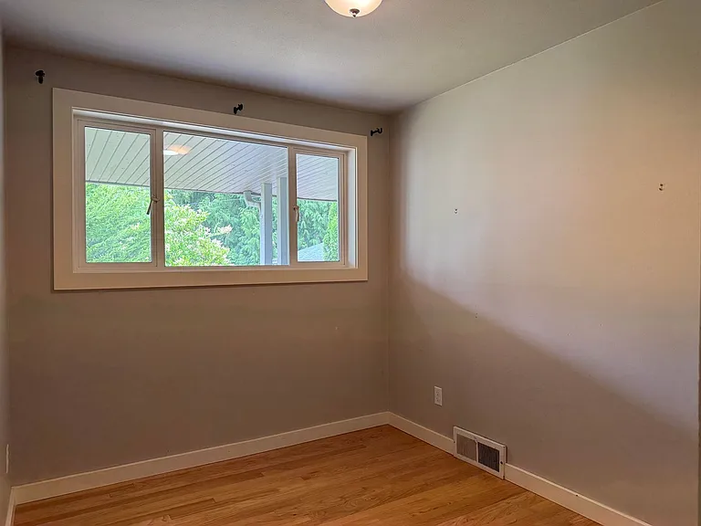 10005 NE 31st Pl — Photo 17