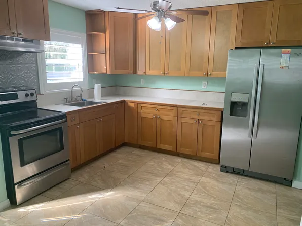 752 S Tropical Trl #B, Merritt Island, FL 32952