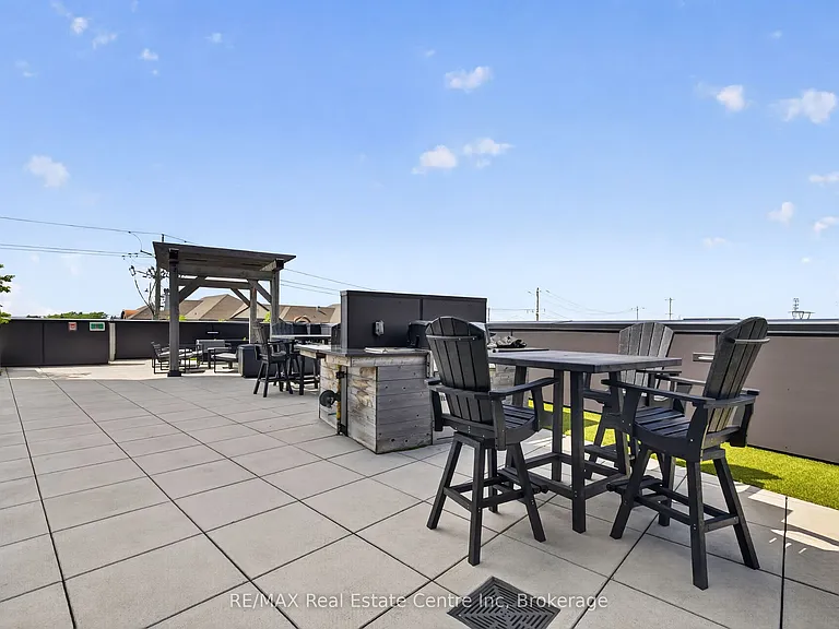 251 Northfield Dr E — Photo 35