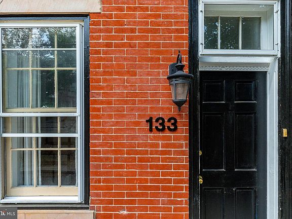 4th image of 133 Monroe St