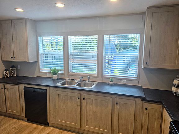 4th image of 3170 Calder Dr #254