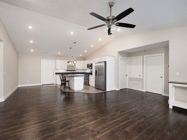 2610 W Colton