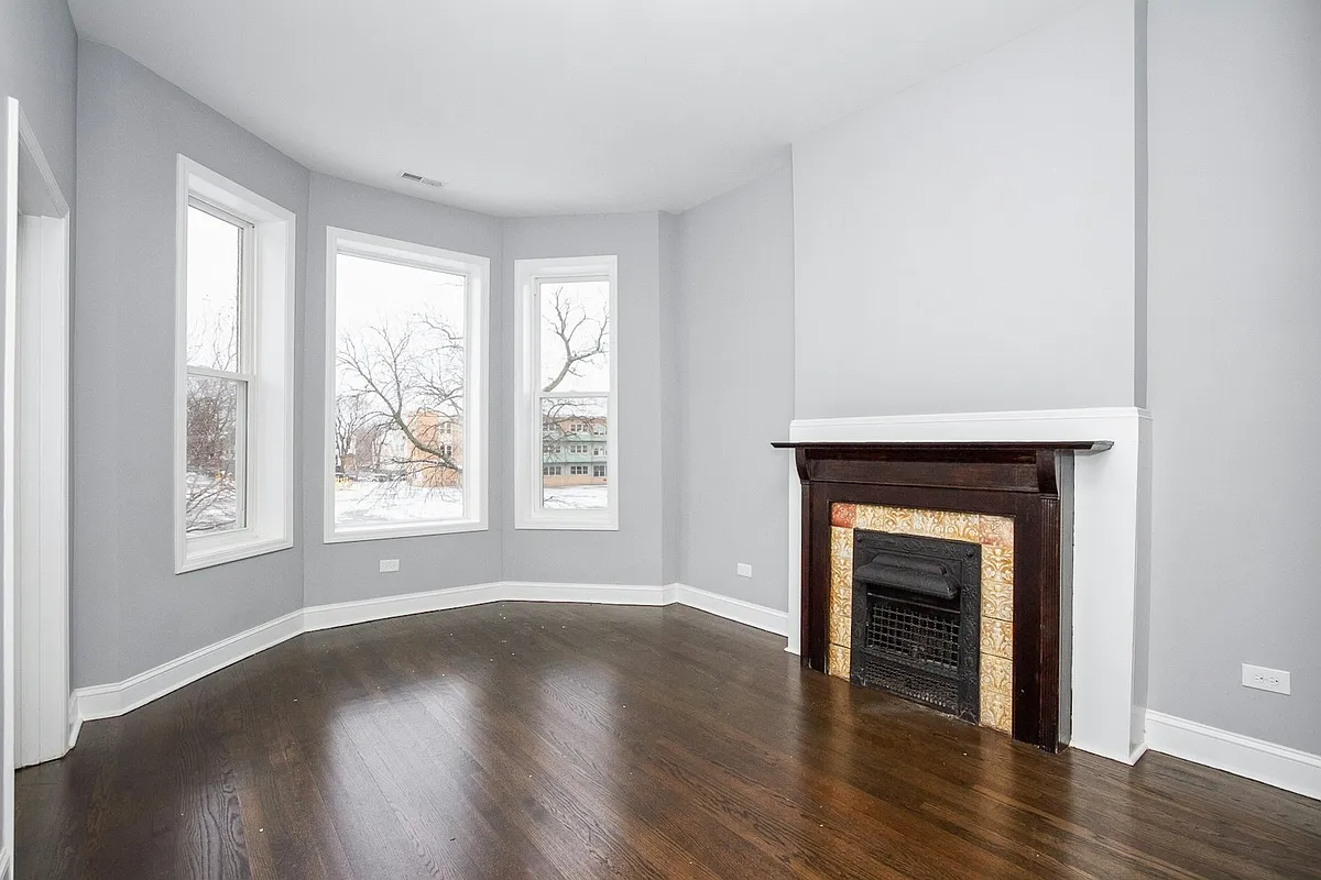 Building Photo - 7322 S Langley Ave #2