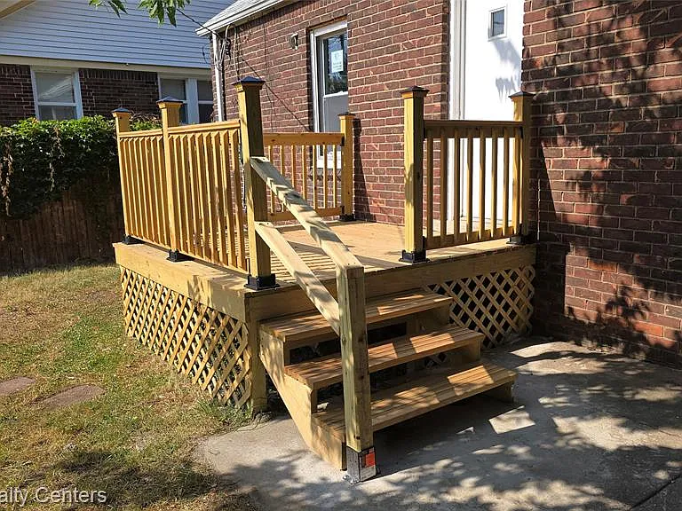 241 Eastlawn St — Photo 5