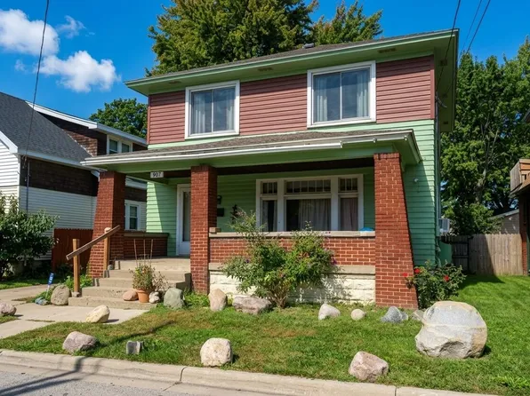 907 Burton St SW, Wyoming, MI 49509