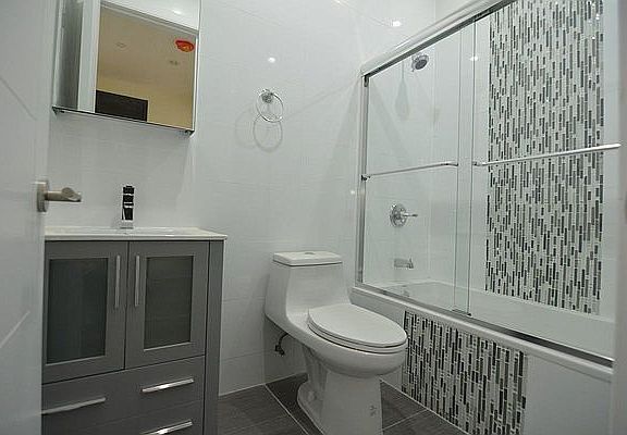 5th image of 744A Willoughby Ave #1D