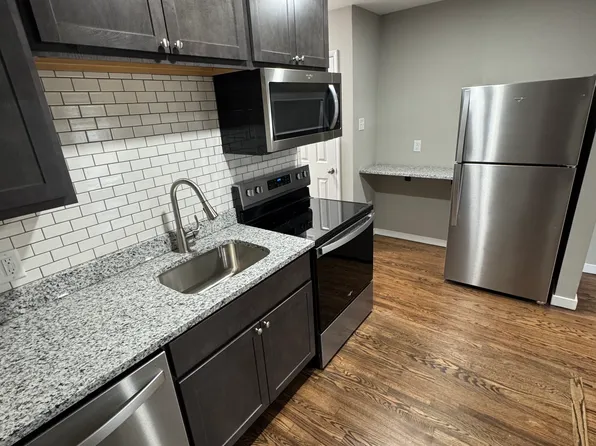 7707 Lindbergh Dr #H, Saint Louis, MO 63143