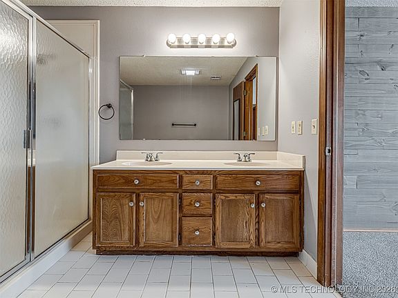 5th image of 8307 N 126th East Ave