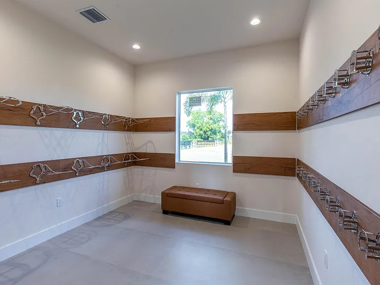2889 Appaloosa Trl — Photo 35