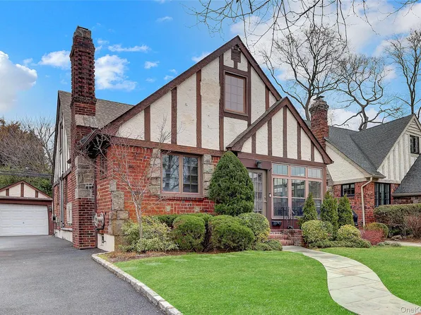 37 Fountain Avenue, Rockville Centre, NY 11570