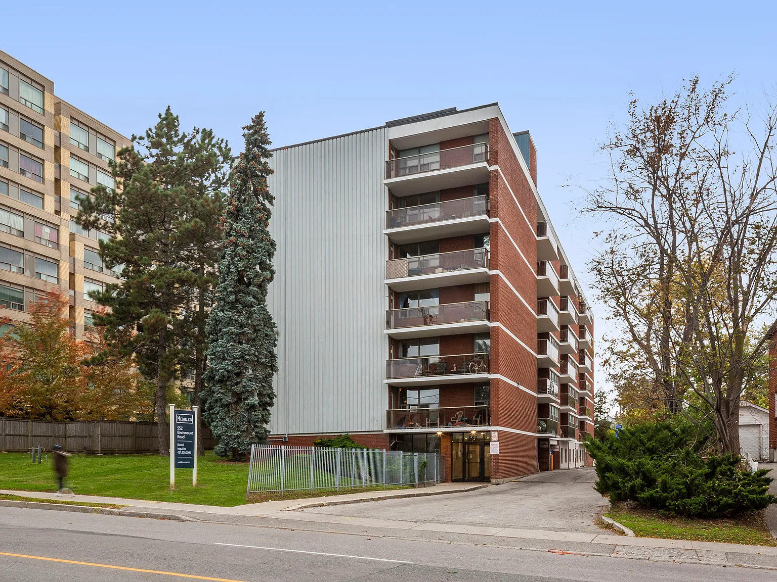Birchmount Park Towers — Photo 3