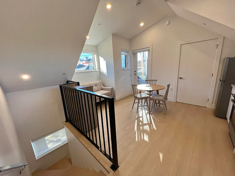 5482 Quebec St — Photo 8