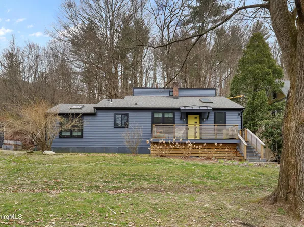 33 Grove St, Great Barrington, MA 01230