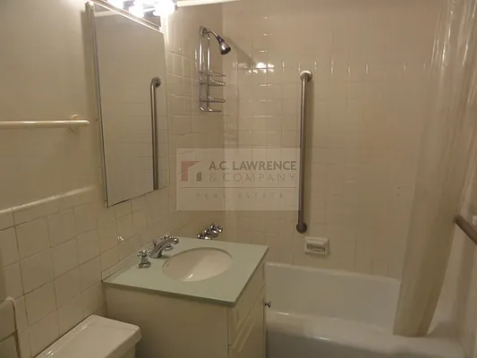 Sold by Aclawrence | media 8