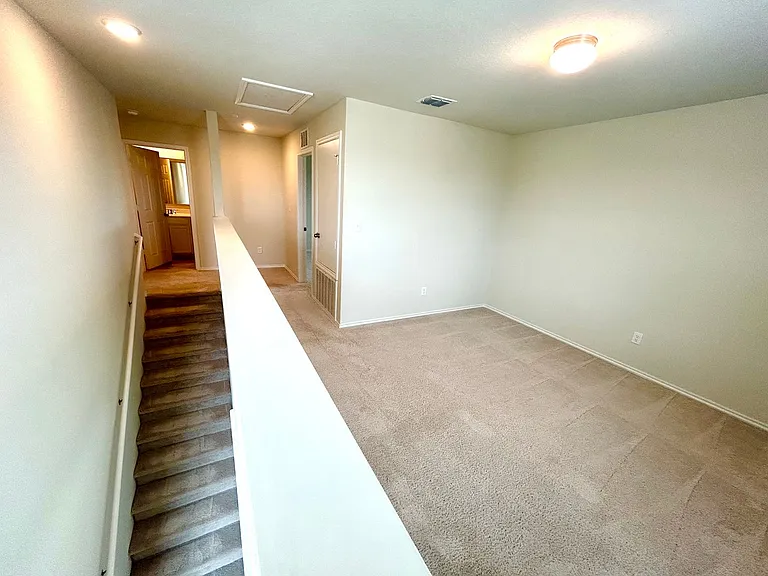 10398 Martin Crk — Photo 13