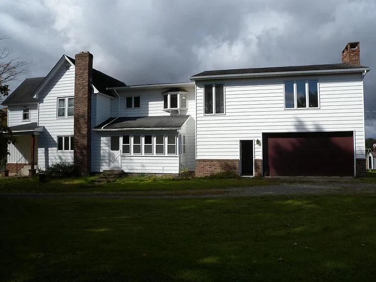 8960 Hatch Hollow Rd — Photo 2