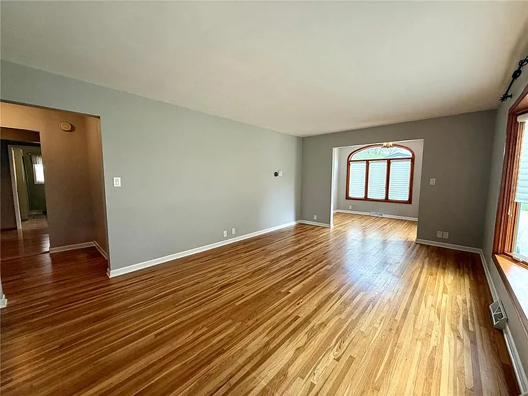 225 Sunrise Blvd — Photo 9