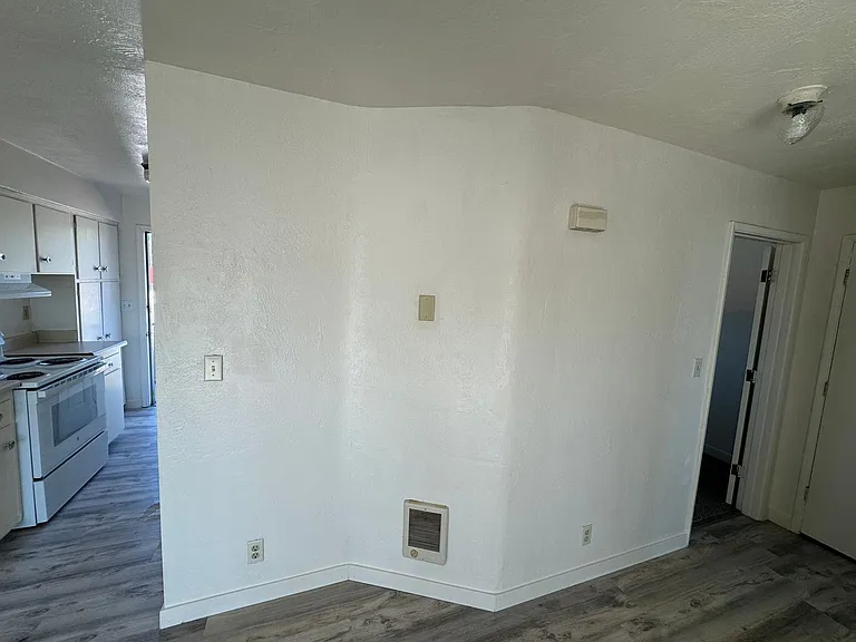 1445 W 6th Ave — Photo 15