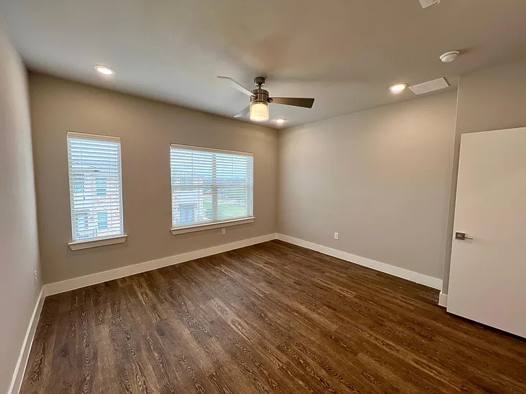 714 N Plano Rd — Photo 21