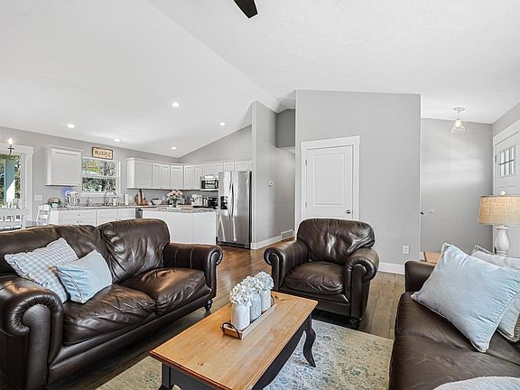 3rd image of 5349 Revella Ln