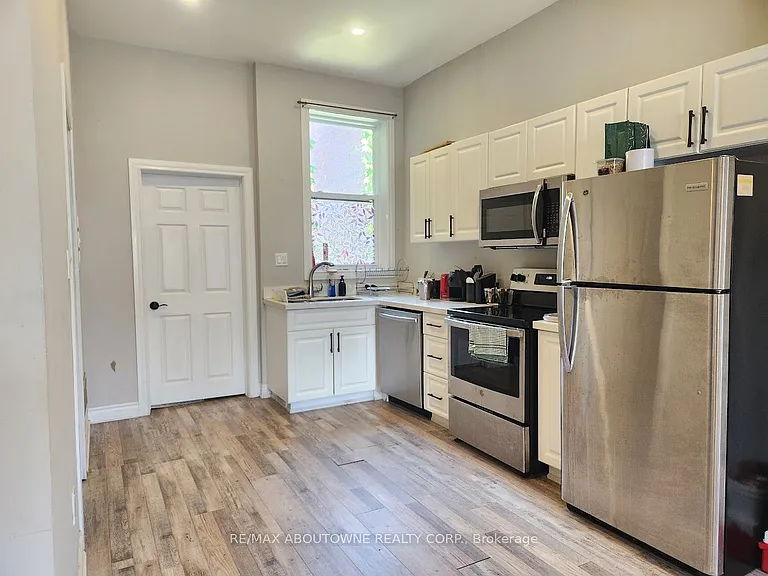 498 Main St E #1A — Photo 6