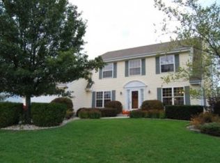 N100W14604 Ridgefield Rd, Germantown, WI 53022