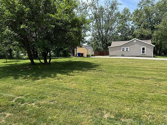 2nd image of 879 S Parklane Dr