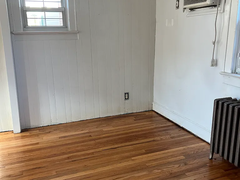 2419 Yorktown St — Photo 9
