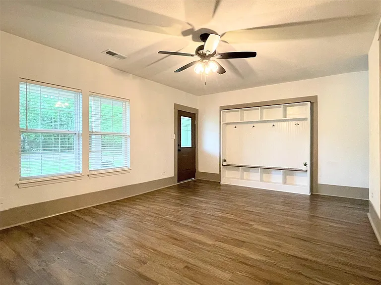 210 W Crescent Dr — Photo 3