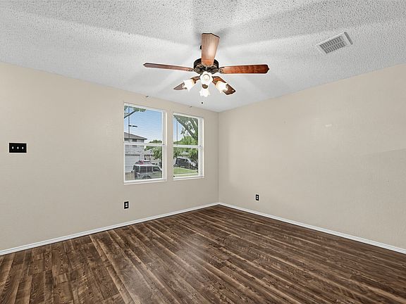 2nd image of 1857 Lariat Dr