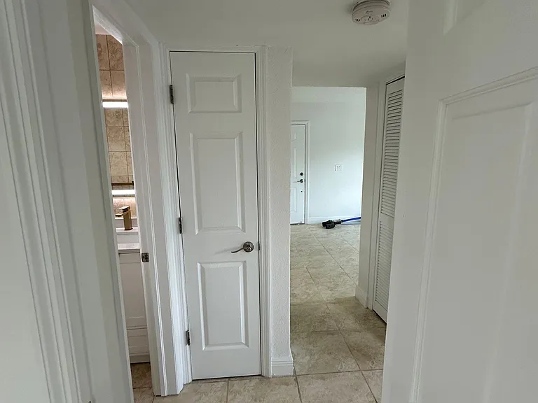 4201 SW 7th St #3 — Photo 17