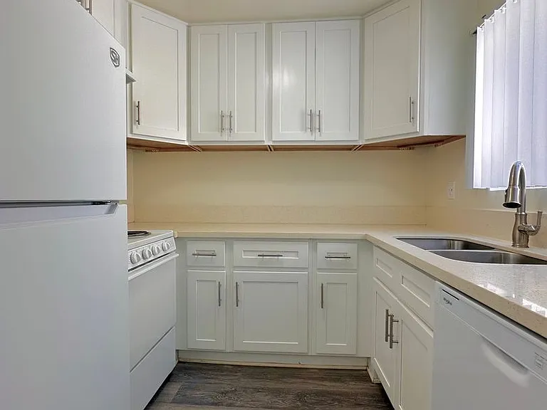 25907 Oak St — Photo 9