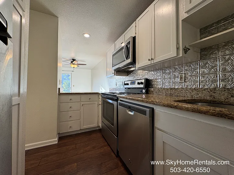 2180 Maplewood Dr S — Photo 3