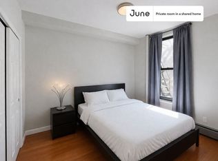 301 E 104th St #B, New York, NY 10029