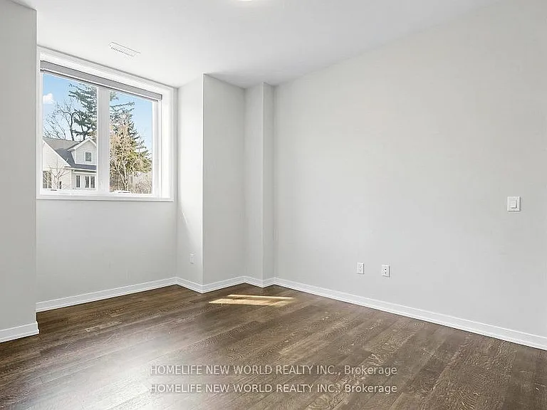 220 Roe Ave — Photo 23