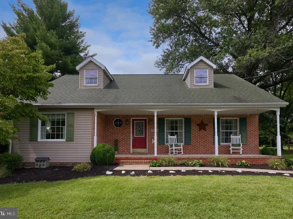 1936 Duella Ct, York, PA 17404
