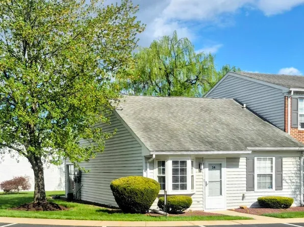 24 Southpoint Dr, Mechanicsburg, PA 17055