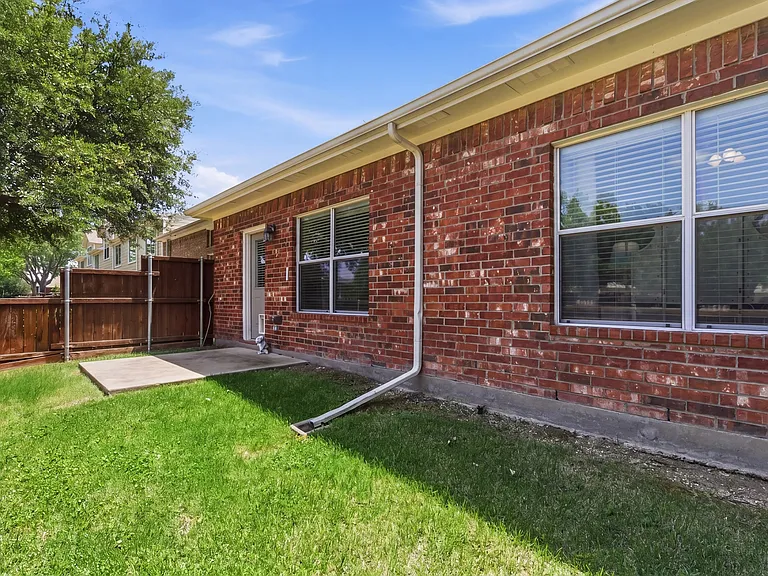 7257 Rembrandt Dr — Photo 22