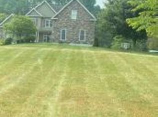 26 Grey Hawk Dr, Orwigsburg, PA 17961