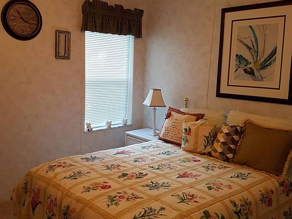 5th image of 738 Gladiola Dr