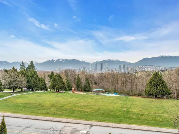 4854 Bond St, Burnaby, BC V5H 1H1