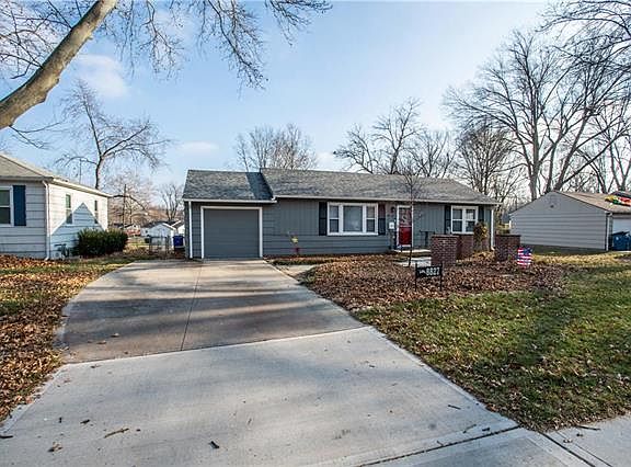 2nd image of 8827 Hemlock Dr