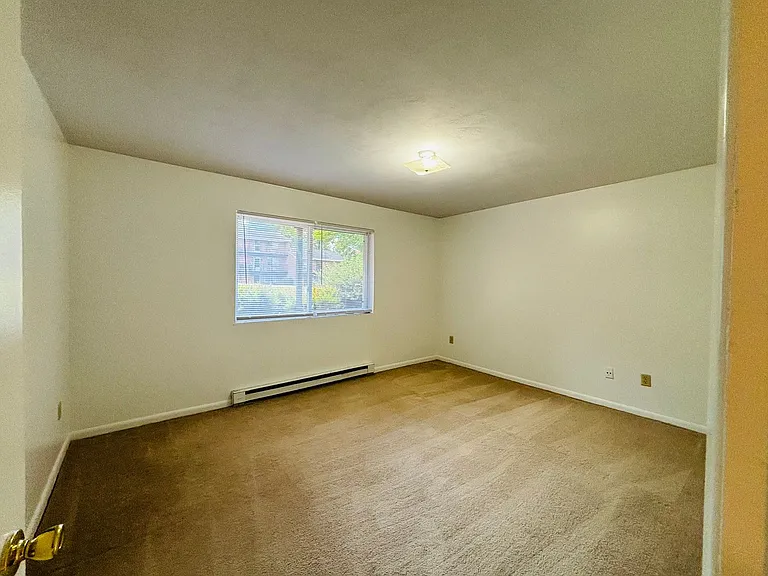 109-110 Northview Dr — Photo 4