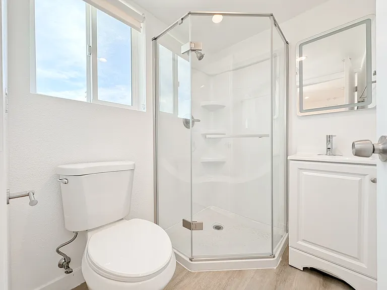 1363 1/2 W 35th St #9 — Photo 26