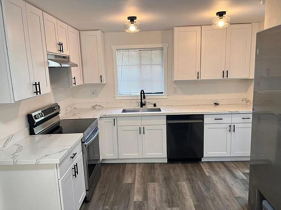 3rd image of 8513 59th Ave SW #B