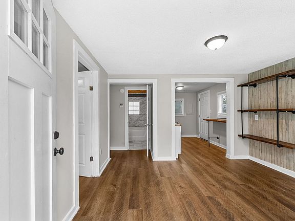 4th image of 718 Central Ave #1/2