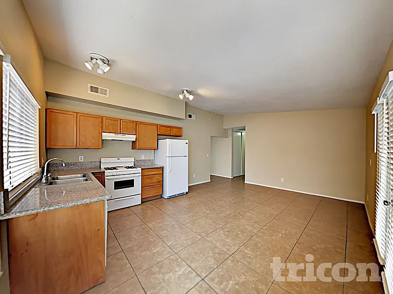 5532 Spencer St — Photo 7