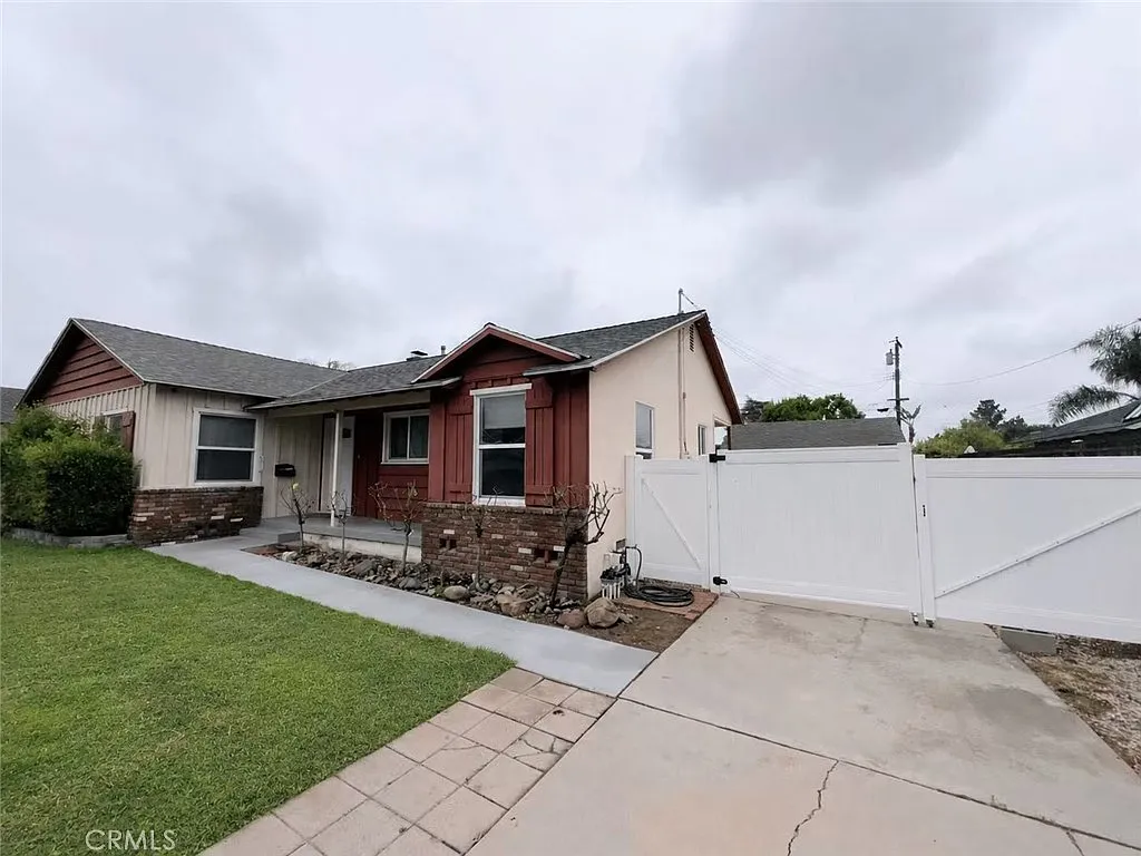 3 bed, 1590 sqft, $4,100 — Photo 2