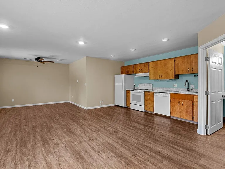 Sycamore Apartments — Photo 20