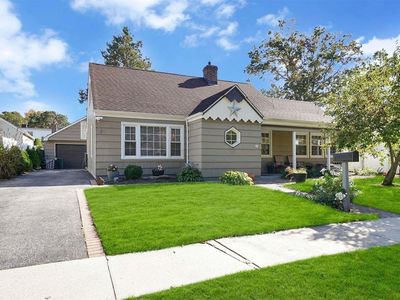 562 Riverside Avenue, Massapequa, NY, 11758